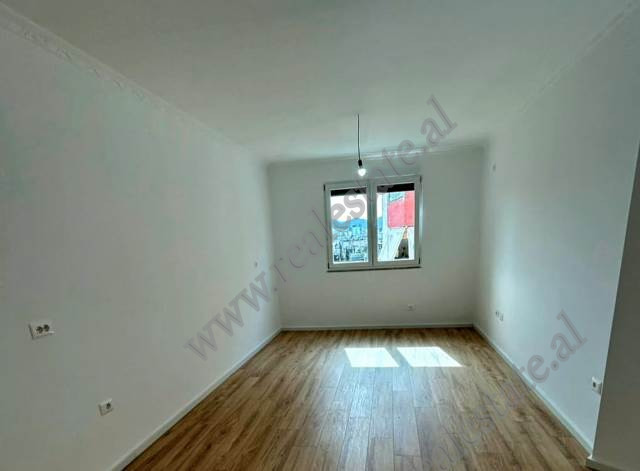 Apartament 1+1 per shitje ne rrugen Shyqyri Ishmi ne Tirane.&nbsp;
Apartamenti pozicionohet ne kati